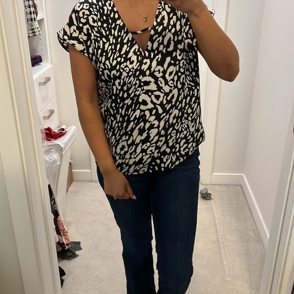 Black/White printed blouse - forever 21 - small - Picture 6 of 8